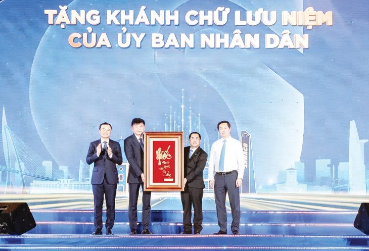thay-anh-enhanced-sr-17363245700261313815036 150 năm ngành cấp nước Sài Gòn - dòng chảy không ngừng nghỉ - Ảnh 1.